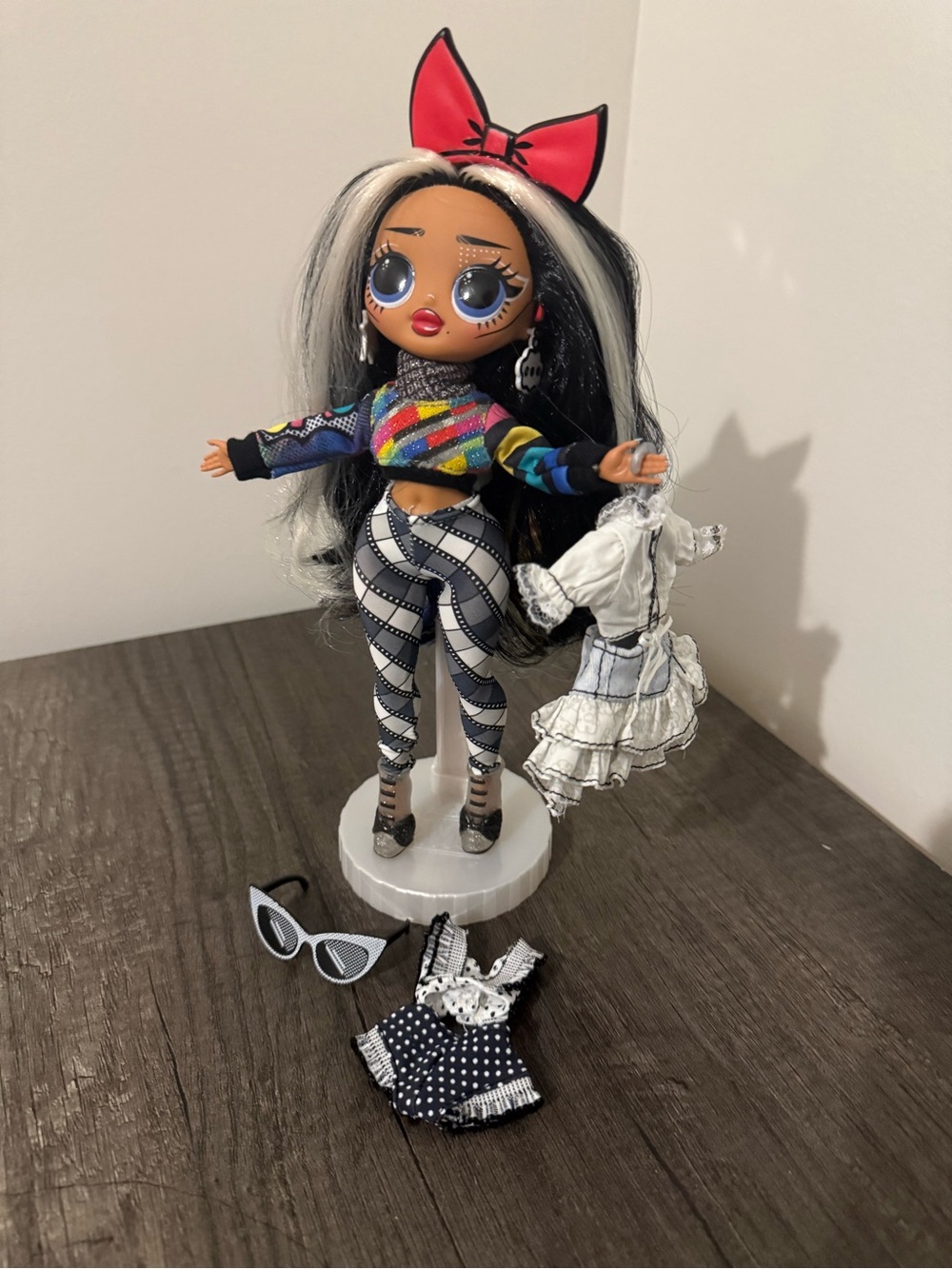 LOL Surprise OMG Movie Magic Starlette Doll & Extra Outfit Set